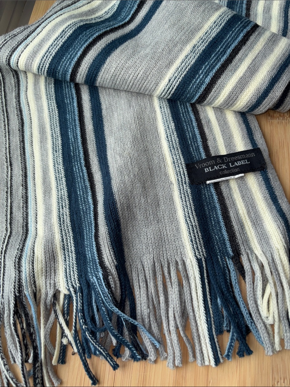 Vroom & Dreesmann Black Label collection scarf